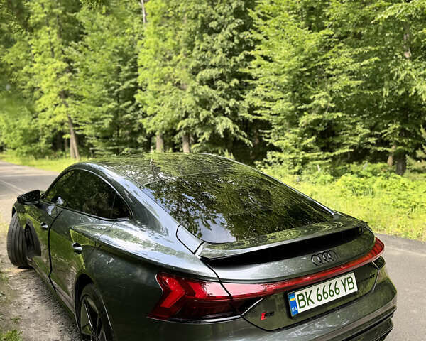 Серый Ауди RS e-tron GT, объемом двигателя 0 л и пробегом 52 тыс. км за 70500 $, фото 12 на Automoto.ua