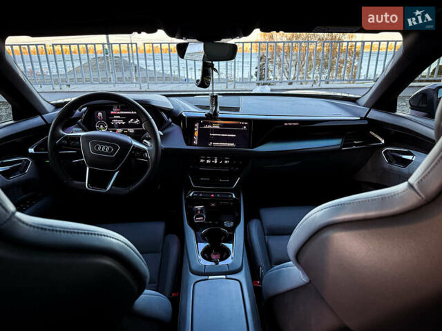 Серый Ауди RS e-tron GT, объемом двигателя 0 л и пробегом 12 тыс. км за 78000 $, фото 6 на Automoto.ua