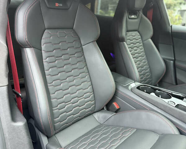 Ауді RS e-tron GT 2021 у Коломые на Automoto.ua Сірий Ауді RS e-tron GT, об'ємом двигуна 0 л та пробігом 58 тис. км за 58000 $, фото 19 на Automoto.ua