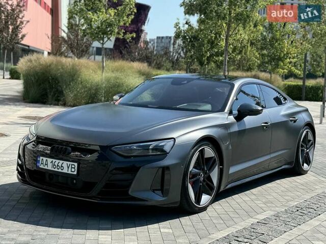 Серый Ауди RS e-tron GT, объемом двигателя 0 л и пробегом 51 тыс. км за 71000 $, фото 8 на Automoto.ua