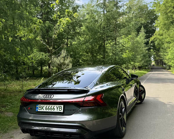 Серый Ауди RS e-tron GT, объемом двигателя 0 л и пробегом 52 тыс. км за 70500 $, фото 11 на Automoto.ua