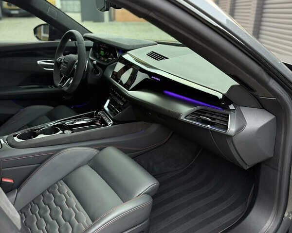 Ауді RS e-tron GT 2021 у Коломые на Automoto.ua Сірий Ауді RS e-tron GT, об'ємом двигуна 0 л та пробігом 58 тис. км за 58000 $, фото 17 на Automoto.ua