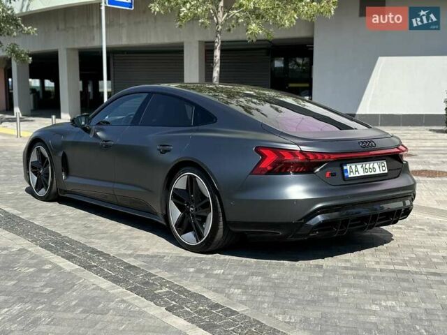 Серый Ауди RS e-tron GT, объемом двигателя 0 л и пробегом 51 тыс. км за 71000 $, фото 12 на Automoto.ua