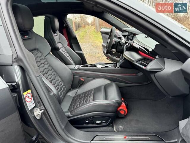 Серый Ауди RS e-tron GT, объемом двигателя 0 л и пробегом 48 тыс. км за 65500 $, фото 28 на Automoto.ua