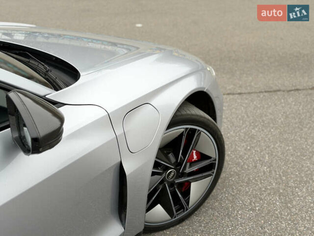 Серый Ауди RS e-tron GT, объемом двигателя 0 л и пробегом 39 тыс. км за 69500 $, фото 12 на Automoto.ua