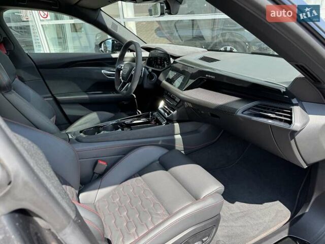 Серый Ауди RS e-tron GT, объемом двигателя 0 л и пробегом 51 тыс. км за 68490 $, фото 31 на Automoto.ua