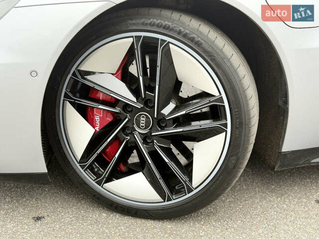 Серый Ауди RS e-tron GT, объемом двигателя 0 л и пробегом 39 тыс. км за 69500 $, фото 15 на Automoto.ua