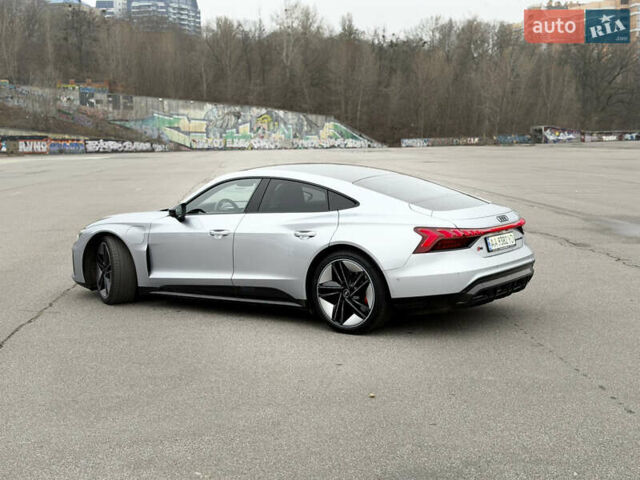 Серый Ауди RS e-tron GT, объемом двигателя 0 л и пробегом 39 тыс. км за 69500 $, фото 4 на Automoto.ua