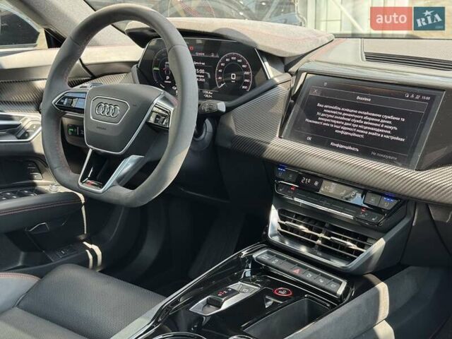 Серый Ауди RS e-tron GT, объемом двигателя 0 л и пробегом 51 тыс. км за 68490 $, фото 35 на Automoto.ua