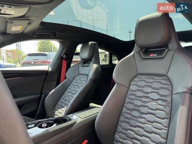 Серый Ауди RS e-tron GT, объемом двигателя 0 л и пробегом 51 тыс. км за 68490 $, фото 24 на Automoto.ua