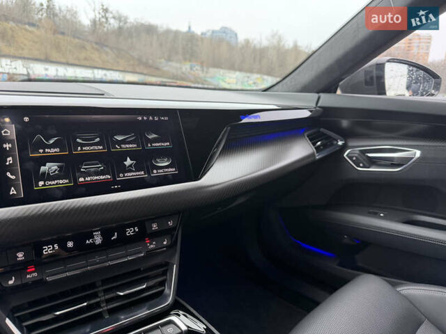 Серый Ауди RS e-tron GT, объемом двигателя 0 л и пробегом 39 тыс. км за 69500 $, фото 18 на Automoto.ua