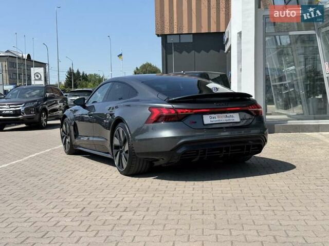 Серый Ауди RS e-tron GT, объемом двигателя 0 л и пробегом 51 тыс. км за 68490 $, фото 9 на Automoto.ua