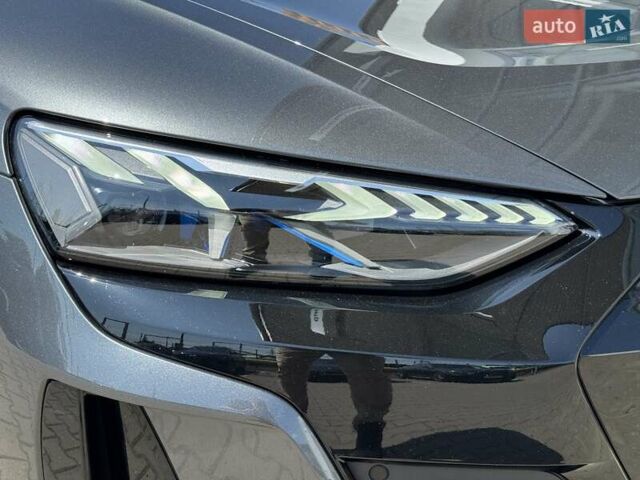 Серый Ауди RS e-tron GT, объемом двигателя 0 л и пробегом 51 тыс. км за 68490 $, фото 11 на Automoto.ua