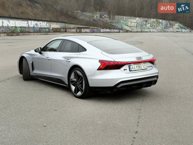 Серый Ауди RS e-tron GT, объемом двигателя 0 л и пробегом 39 тыс. км за 69500 $, фото 5 на Automoto.ua