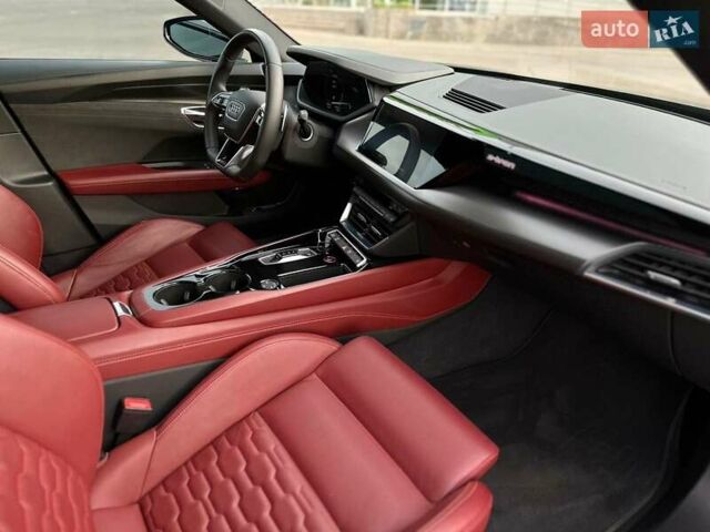 Сірий Ауді RS e-tron GT, об'ємом двигуна 0 л та пробігом 46 тис. км за 74900 $, фото 43 на Automoto.ua
