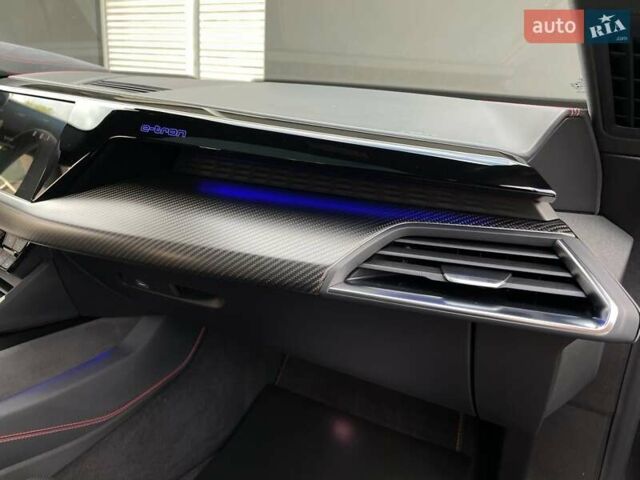 Сірий Ауді RS e-tron GT, об'ємом двигуна 0 л та пробігом 51 тис. км за 71900 $, фото 51 на Automoto.ua
