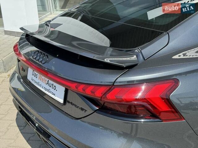 Серый Ауди RS e-tron GT, объемом двигателя 0 л и пробегом 51 тыс. км за 68490 $, фото 14 на Automoto.ua