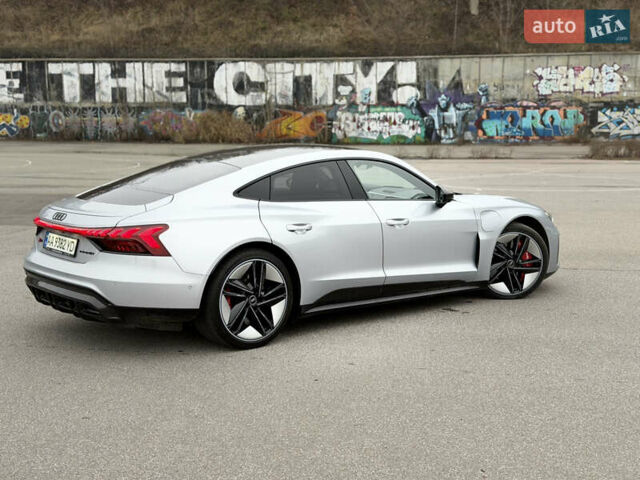 Серый Ауди RS e-tron GT, объемом двигателя 0 л и пробегом 39 тыс. км за 69500 $, фото 9 на Automoto.ua