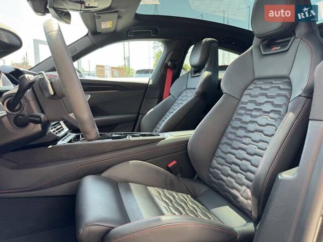 Серый Ауди RS e-tron GT, объемом двигателя 0 л и пробегом 51 тыс. км за 68490 $, фото 22 на Automoto.ua