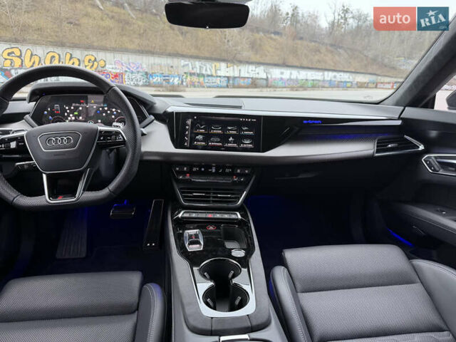 Серый Ауди RS e-tron GT, объемом двигателя 0 л и пробегом 39 тыс. км за 69500 $, фото 20 на Automoto.ua