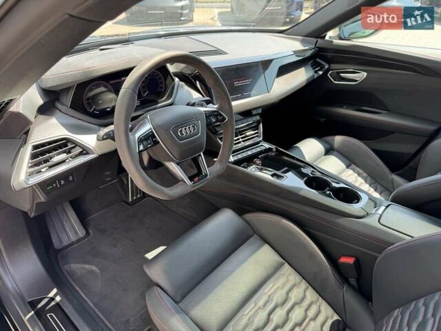 Серый Ауди RS e-tron GT, объемом двигателя 0 л и пробегом 51 тыс. км за 68490 $, фото 16 на Automoto.ua