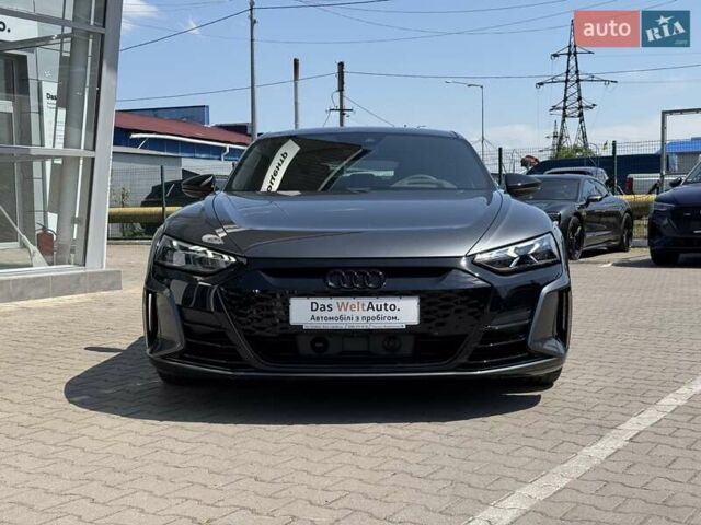 Серый Ауди RS e-tron GT, объемом двигателя 0 л и пробегом 51 тыс. км за 68490 $, фото 2 на Automoto.ua