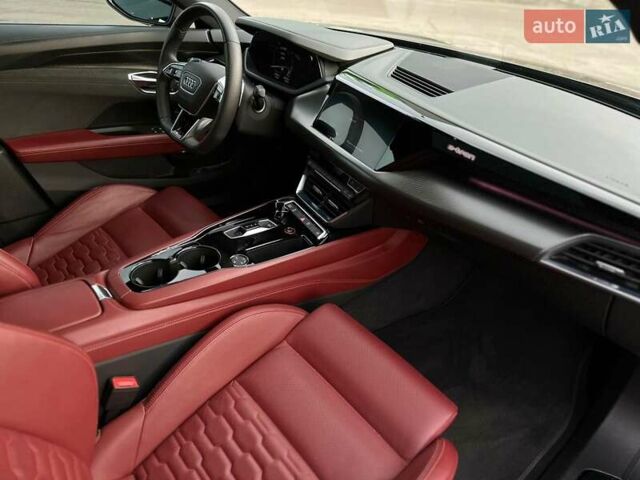 Сірий Ауді RS e-tron GT, об'ємом двигуна 0 л та пробігом 46 тис. км за 69900 $, фото 41 на Automoto.ua