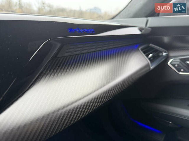 Серый Ауди RS e-tron GT, объемом двигателя 0 л и пробегом 39 тыс. км за 69500 $, фото 19 на Automoto.ua