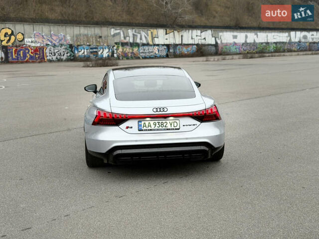 Серый Ауди RS e-tron GT, объемом двигателя 0 л и пробегом 39 тыс. км за 69500 $, фото 6 на Automoto.ua