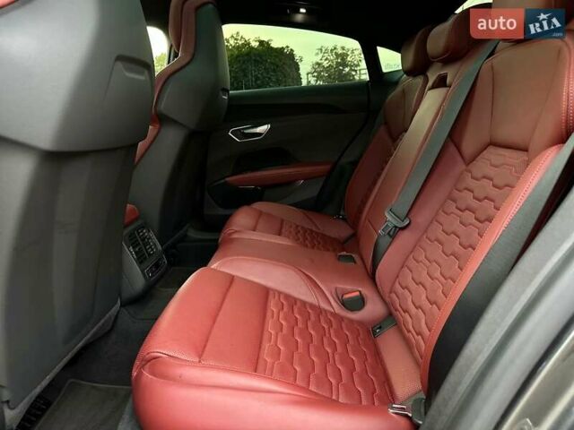 Сірий Ауді RS e-tron GT, об'ємом двигуна 0 л та пробігом 46 тис. км за 69900 $, фото 46 на Automoto.ua