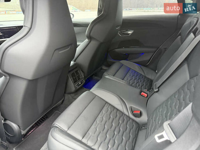 Серый Ауди RS e-tron GT, объемом двигателя 0 л и пробегом 39 тыс. км за 69500 $, фото 23 на Automoto.ua