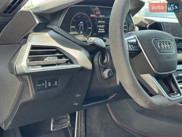 Серый Ауди RS e-tron GT, объемом двигателя 0 л и пробегом 51 тыс. км за 68490 $, фото 18 на Automoto.ua
