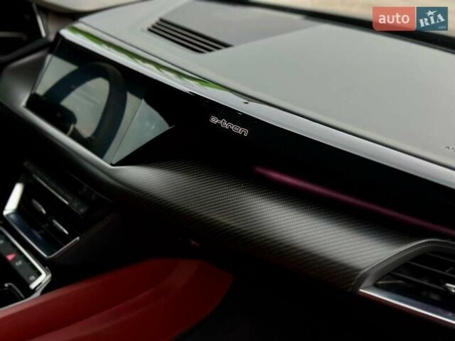 Сірий Ауді RS e-tron GT, об'ємом двигуна 0 л та пробігом 46 тис. км за 74900 $, фото 49 на Automoto.ua
