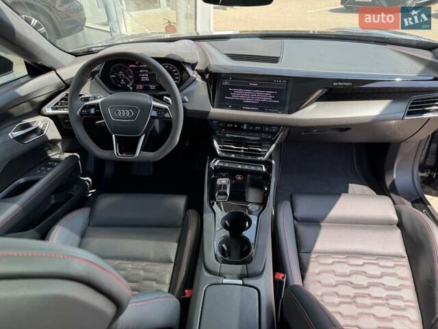 Серый Ауди RS e-tron GT, объемом двигателя 0 л и пробегом 51 тыс. км за 68490 $, фото 34 на Automoto.ua