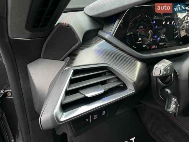 Сірий Ауді RS e-tron GT, об'ємом двигуна 0 л та пробігом 51 тис. км за 71900 $, фото 50 на Automoto.ua