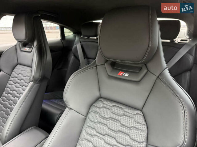 Серый Ауди RS e-tron GT, объемом двигателя 0 л и пробегом 39 тыс. км за 69500 $, фото 22 на Automoto.ua