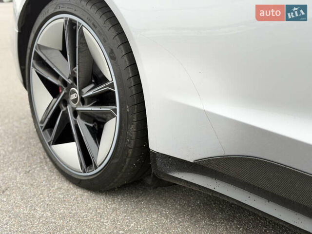 Серый Ауди RS e-tron GT, объемом двигателя 0 л и пробегом 39 тыс. км за 69500 $, фото 13 на Automoto.ua