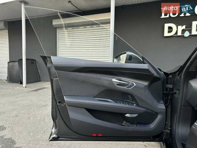 Сірий Ауді RS e-tron GT, об'ємом двигуна 0 л та пробігом 24 тис. км за 79900 $, фото 41 на Automoto.ua
