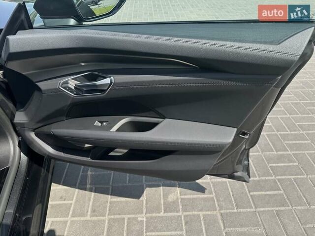Сірий Ауді RS e-tron GT, об'ємом двигуна 0 л та пробігом 18 тис. км за 72500 $, фото 4 на Automoto.ua