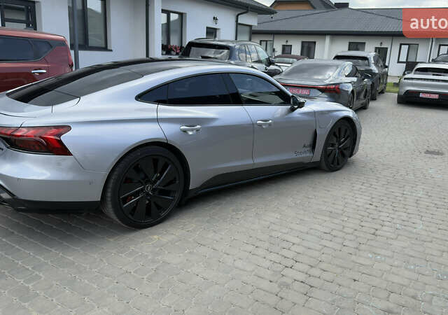 Серый Ауди RS e-tron GT, объемом двигателя 0 л и пробегом 29 тыс. км за 67600 $, фото 3 на Automoto.ua