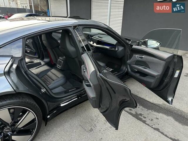 Сірий Ауді RS e-tron GT, об'ємом двигуна 0 л та пробігом 24 тис. км за 79900 $, фото 46 на Automoto.ua