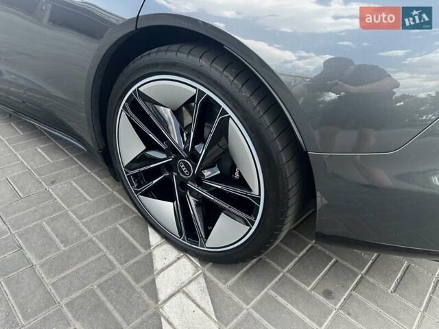Сірий Ауді RS e-tron GT, об'ємом двигуна 0 л та пробігом 18 тис. км за 72500 $, фото 1 на Automoto.ua
