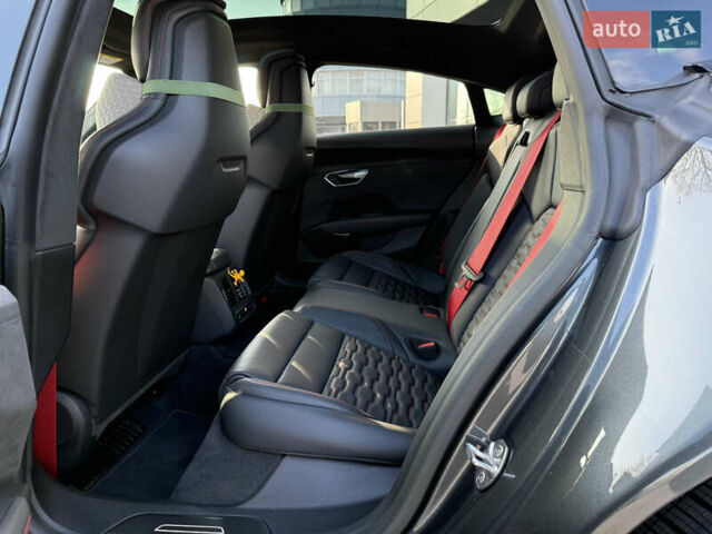 Ауді RS e-tron GT 2023 у Харкові на Automoto.ua Сірий Ауді RS e-tron GT, об'ємом двигуна 0 л та пробігом 11 тис. км за 98000 $, фото 27 на Automoto.ua