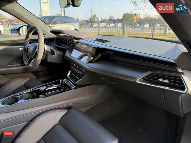 Ауді RS e-tron GT 2023 у Харкові на Automoto.ua Сірий Ауді RS e-tron GT, об'ємом двигуна 0 л та пробігом 11 тис. км за 98000 $, фото 35 на Automoto.ua