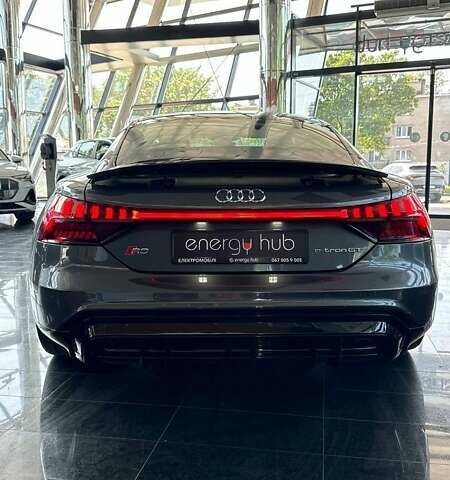 Сірий Ауді RS e-tron GT, об'ємом двигуна 0 л та пробігом 17 тис. км за 72000 $, фото 12 на Automoto.ua