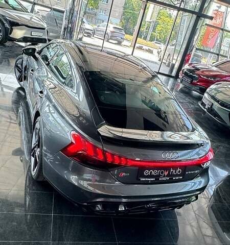 Сірий Ауді RS e-tron GT, об'ємом двигуна 0 л та пробігом 17 тис. км за 72000 $, фото 2 на Automoto.ua