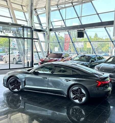 Сірий Ауді RS e-tron GT, об'ємом двигуна 0 л та пробігом 17 тис. км за 72000 $, фото 13 на Automoto.ua