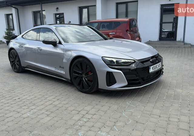 Серый Ауди RS e-tron GT, объемом двигателя 0 л и пробегом 29 тыс. км за 67600 $, фото 2 на Automoto.ua