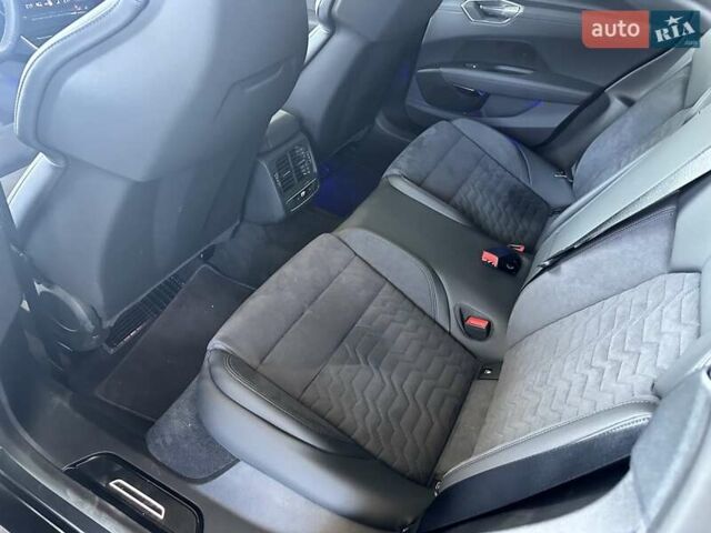 Сірий Ауді RS e-tron GT, об'ємом двигуна 0 л та пробігом 18 тис. км за 72500 $, фото 29 на Automoto.ua