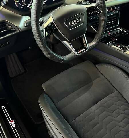Сірий Ауді RS e-tron GT, об'ємом двигуна 0 л та пробігом 17 тис. км за 72000 $, фото 17 на Automoto.ua